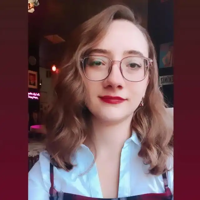 Ece Hilal Hoca - İlkokul ve Ortaokul Matematik Öğretmeni Hakkında